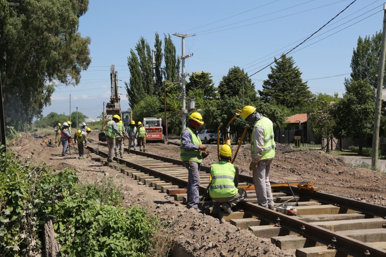 Mendoza: Avanzan las mejoras en las vías del tren de cargas