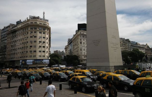 El sábado aumenta la tarifa de taxis porteños