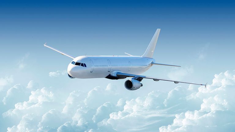 El transporte de cargas aéreo registra una baja del 32,7% en la región