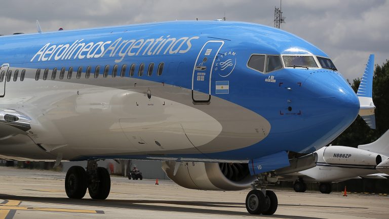 Aerolíneas Argentinas anunció cancelación de 35 vuelos