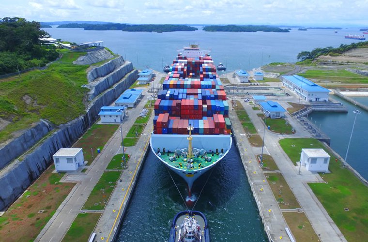 Canal de Panamá : capitanes de remolcadores denuncian problemas operativos