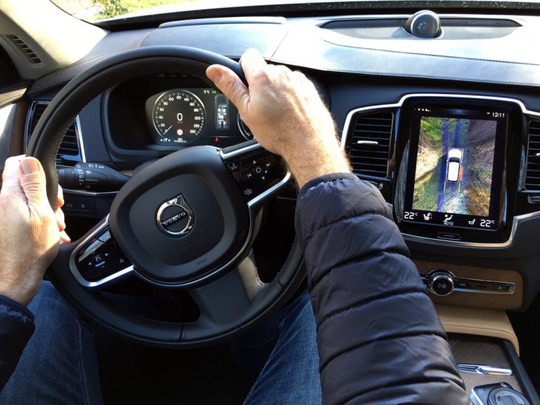Daimler, Audi y Volvo incorporan asistente de voz  a sus vehículos