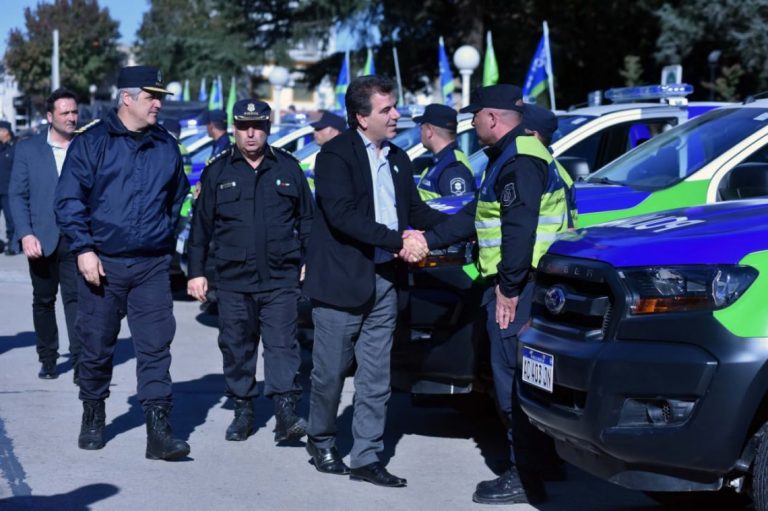 Buenos Aires: Entregaron 75 móviles policiales en distintos municipios