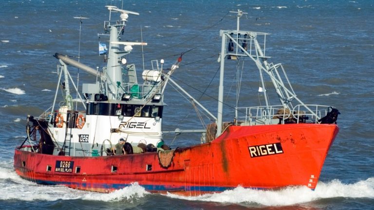 Pesquero Rigel: Familiares de tripulantes bloquean puerto marplatense