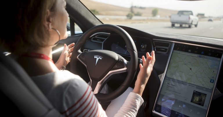 Tesla actualizará los coches automáticos