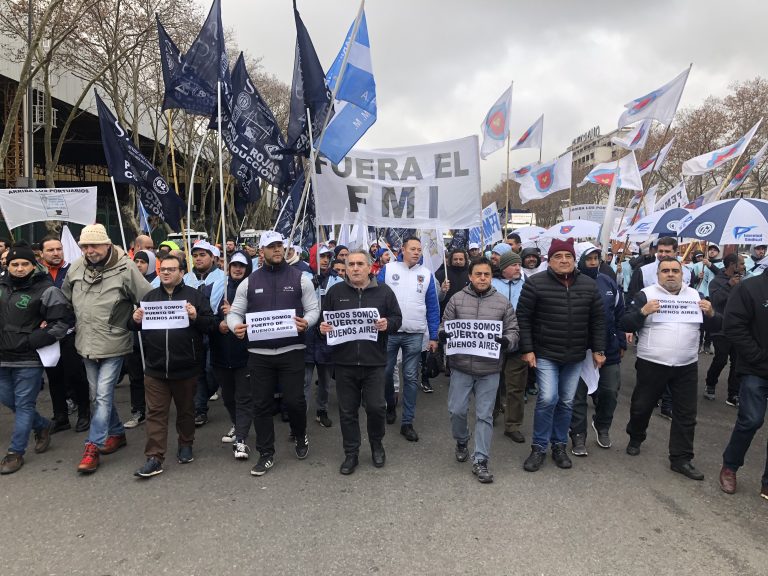 Puerto Buenos Aires: FeMPINRA pide reunión urgente y sigue el acampe
