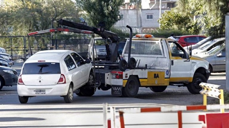 Las grúas y el aumento de subte siguen frenados por la Justicia