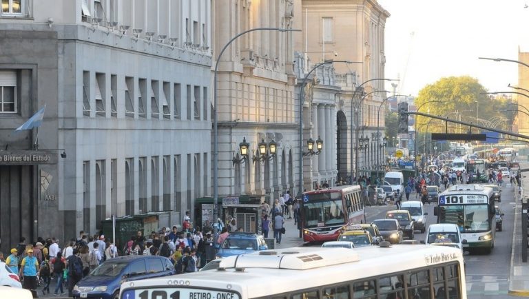 El miércoles suben 6% las tarifas de trenes y colectivos en el Área Metropolitana Buenos Aires