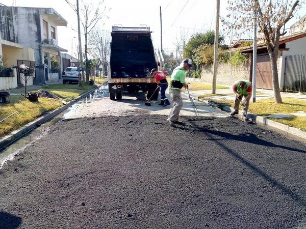 Renuevan carpetas asfálticas en Troncos del Talar