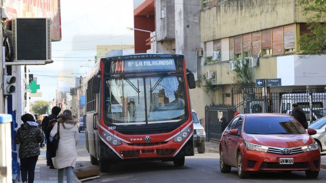 Continúa el paro de colectivos en el interior del país