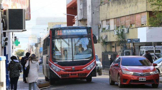 Continúa el paro de colectivos en el interior del país