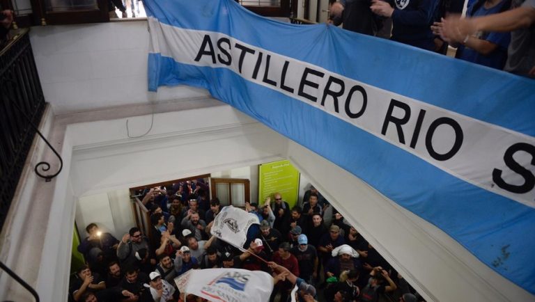 Río Santiago: levantaron la toma del Ministerio de Economía bonaerense