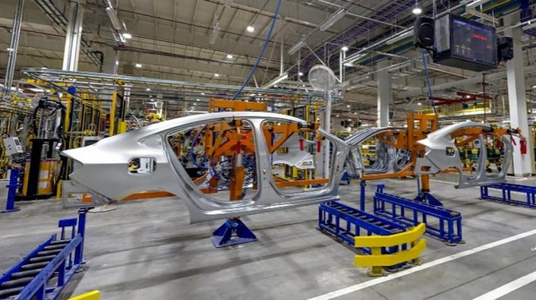 La producción automotriz cayó 11,8%