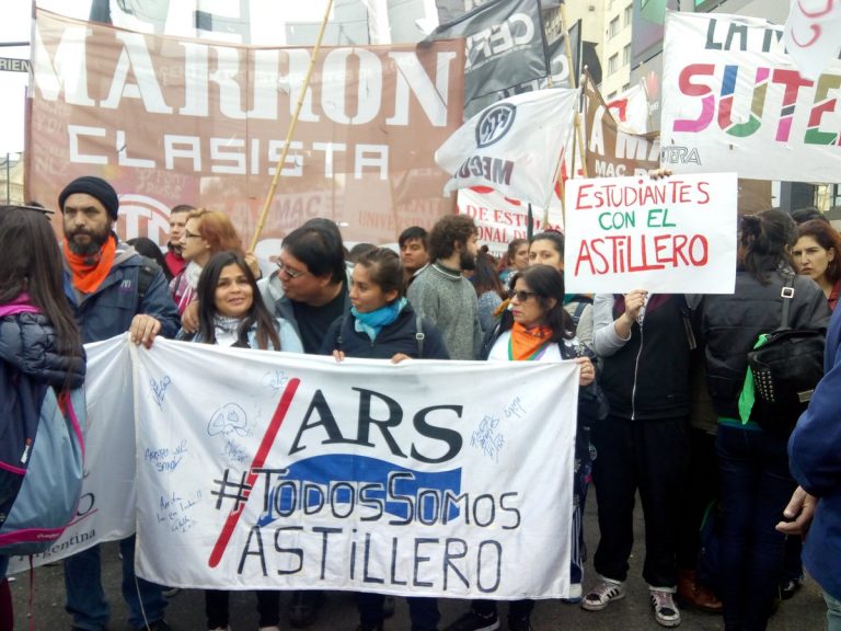 Trabajadores del Astillero Río Santiago protestan en el Obelisco