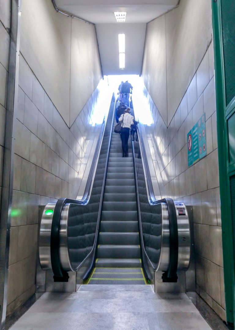 Avanzan con la renovación de escaleras mecánicas en el subte