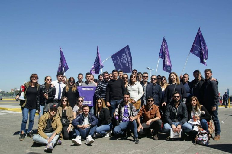 Original gesto de Aeronavegantes hacia los trabajadores de Flybondi