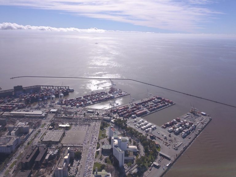 Avanza el desguace de barcos en el Puerto de Buenos Aires