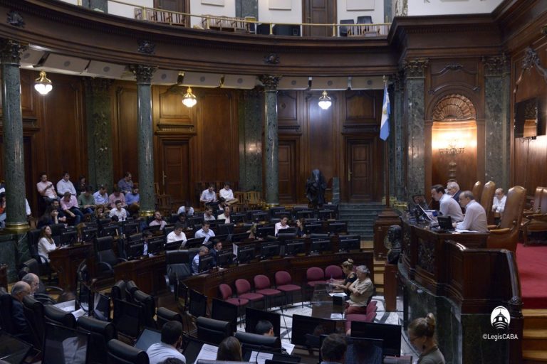 La legislatura porteña aprobó la “Ley Antiuber”