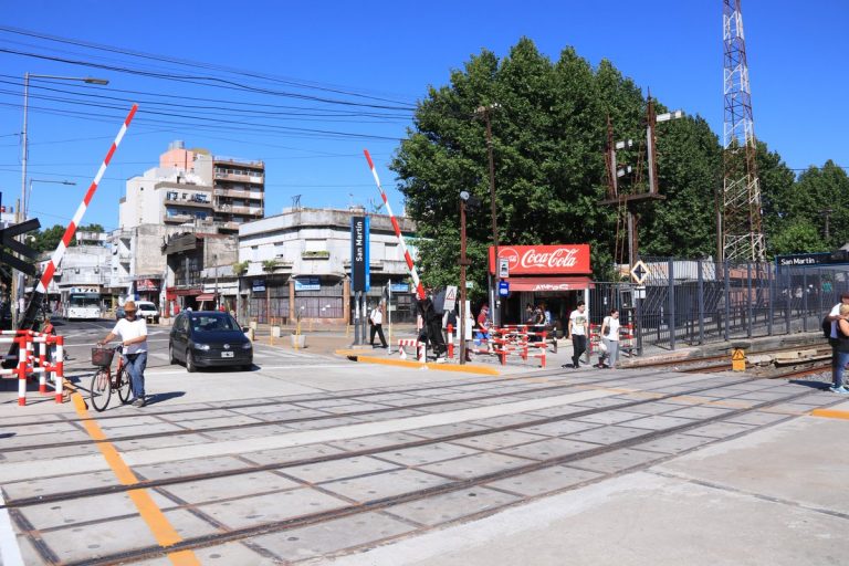 San Martín: Habilitaron renovado paso a nivel del tren Mitre