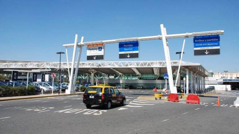 Lanzarán un sistema para evitar estafas de taxis en terminales