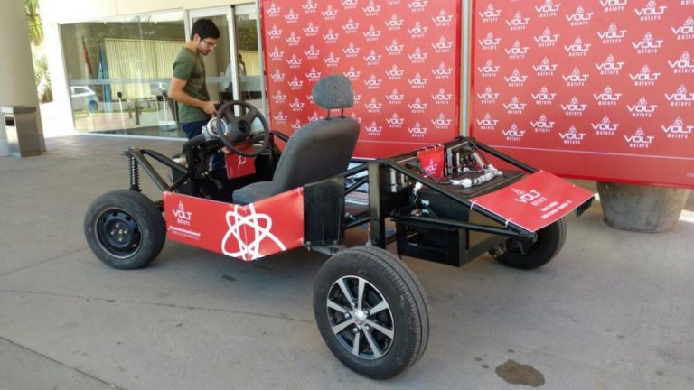 Córdoba: Presentan el primer auto eléctrico producido en serie