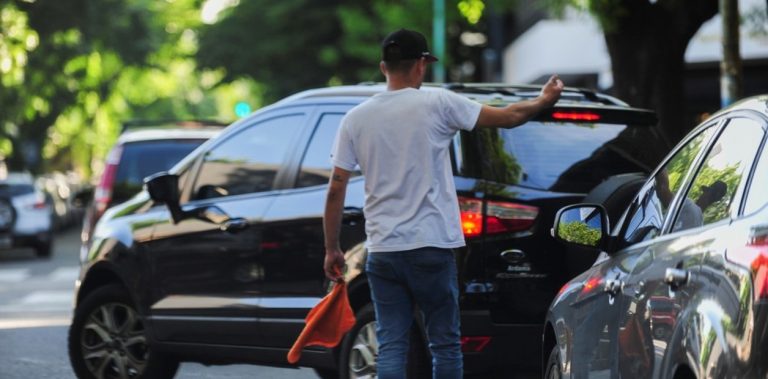 CABA: Buscarán imponer multas y penas a cuidacoches