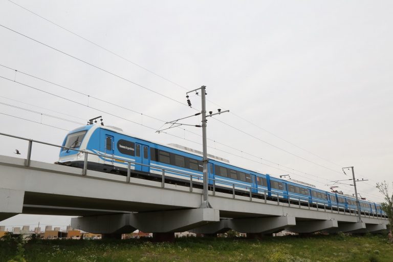 Modernizan el sistema de señales y de control del tren Roca