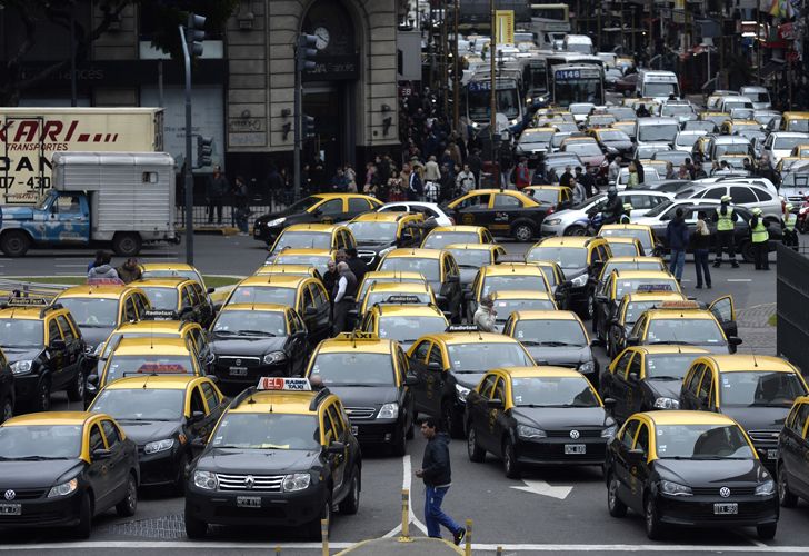 Los taxistas protestaron  en diversos puntos de la Ciudad