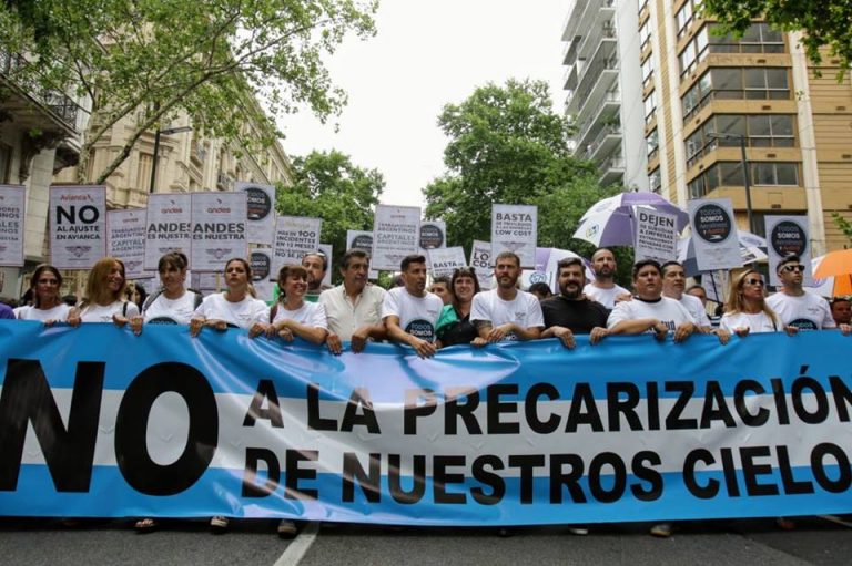 Aeronavegantes advierten sobre un posible “paro nacional” de 24 horas