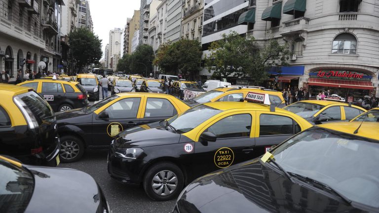 Mar del Plata: Taxistas en “estado de alerta y movilización” por posible llegada de Uber