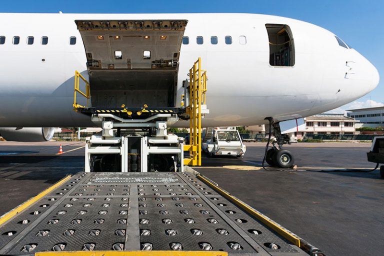 El transporte de carga aéreo cayó en latinoamérica un 32% en julio