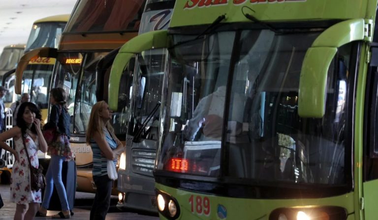 Rige el pase sanitario en transporte de media y larga distancia en Buenos Aires