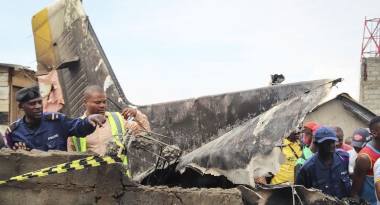 Cayó un avión en Congo: murieron todos los pasajeros