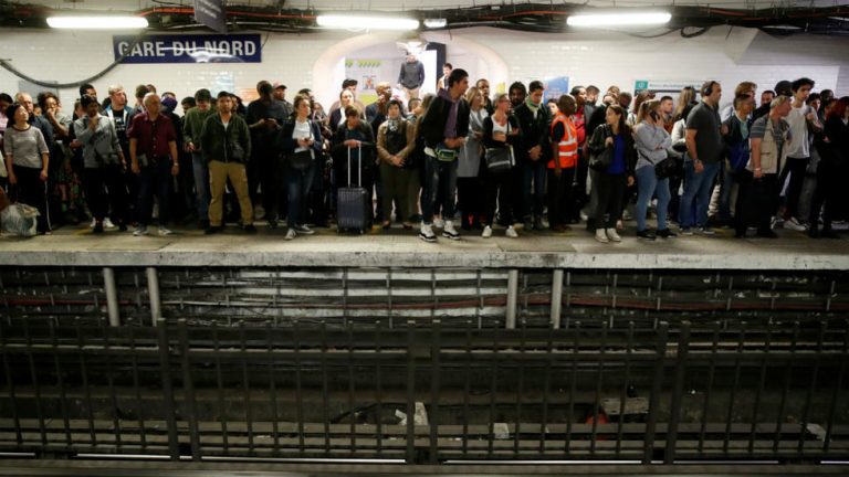 Francia: quinto día de paro de transporte contra la reforma