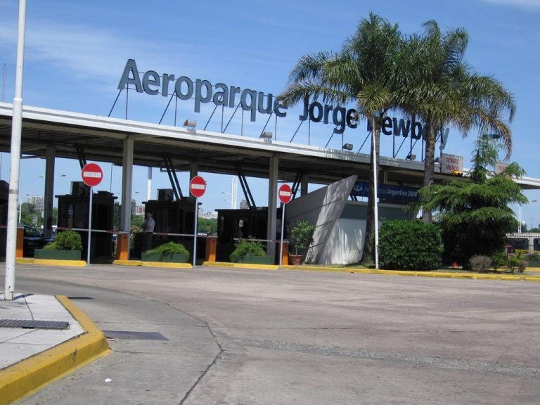 Aeroparque cerró sus operaciones para obras de remodelación en la pista y en la terminal