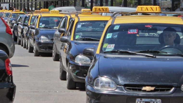 Aumenta el servicio de taxis en CABA