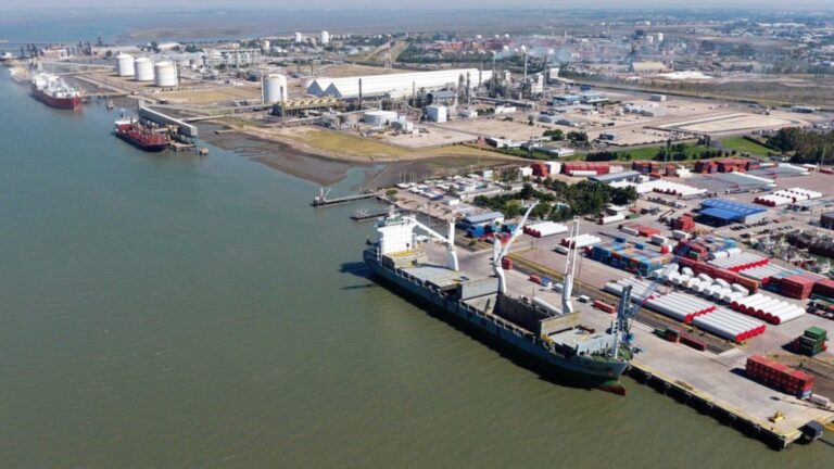 El Puerto de Bahía Blanca aísló un buque con 26 casos positivos de Covid-19