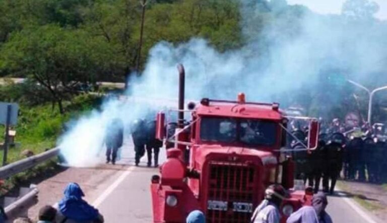 Jujuy: Siete heridos en un reclamo salarial de trabajadores del transporte