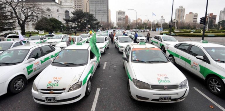 En La Plata los taxistas se oponen al desembarco de una nueva App de pasajeros