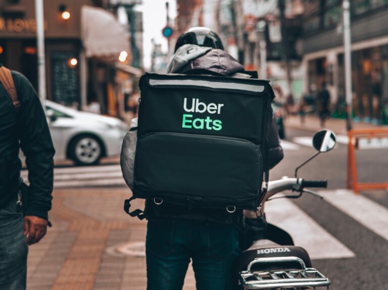 Uber Eats se “discontinuará” en la Argentina en noviembre