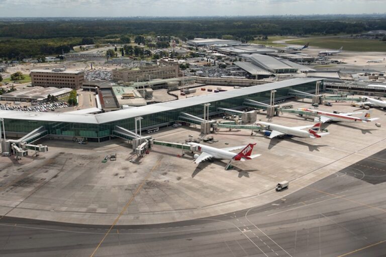 Se destacó el funcionamiento de los aeropuertos tras el regreso de los vuelos regulares