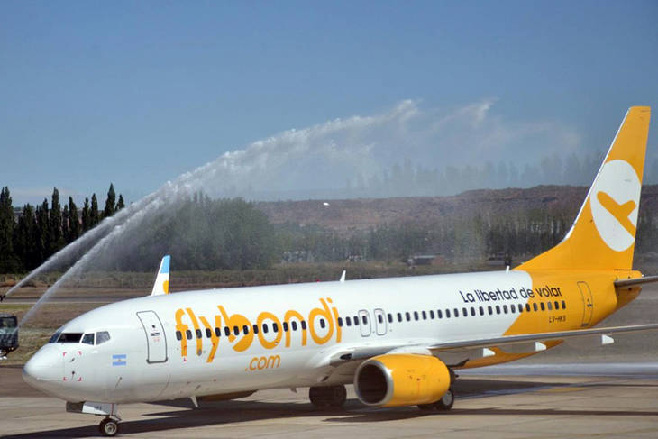 Flybondi: Escándalo por el ingreso de un polémico inversor mientras se multiplican las cancelaciones