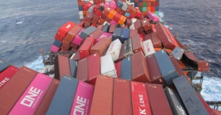 En Plena Tormenta: un buque japonés pierde 2.000 containers cruzando el Océano Pacífico