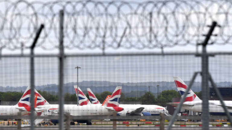 Covid-19: el Reino Unido prohíbe los vuelos de Sudamérica y Portugal por una cepa mutante