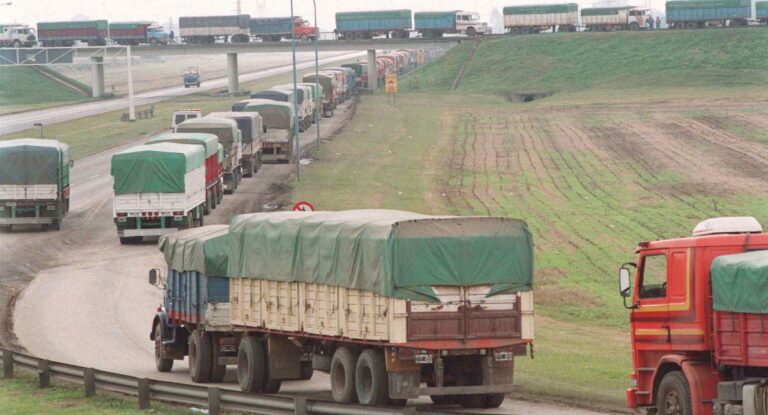 Febrero cerró con desaceleración de los costos del autotransporte de cargas y una fuerte caída de la actividad