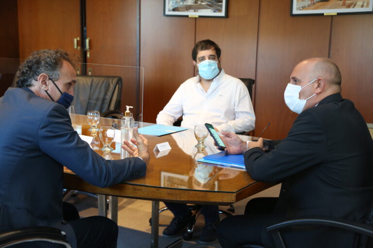 Alexis Guerrera, presidente de TAI, Gabriel Katopodis, ministro de Obras Públicas de la Nación, y Fernando Moreira, intendente de San Martín,