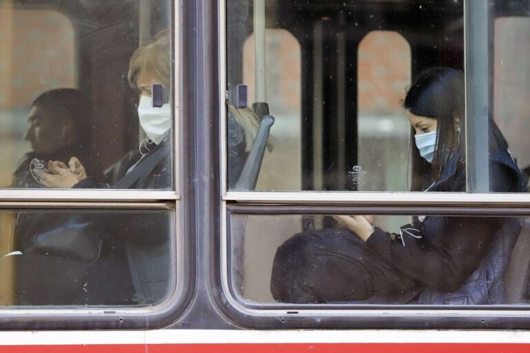 Covid: las ventanillas quedarán abiertas en transporte público