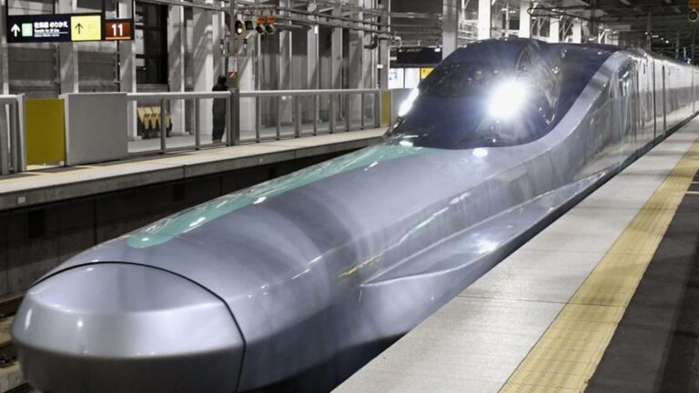 Las tareas de limpieza de un tren bala japonés impactan al mundo