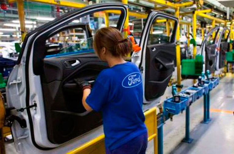Ford aumentó su producción este año y sumó trabajadores