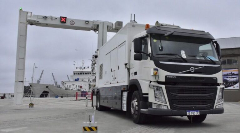 El Puerto de Bahía Blanca presentó un escáner móvil para inspección